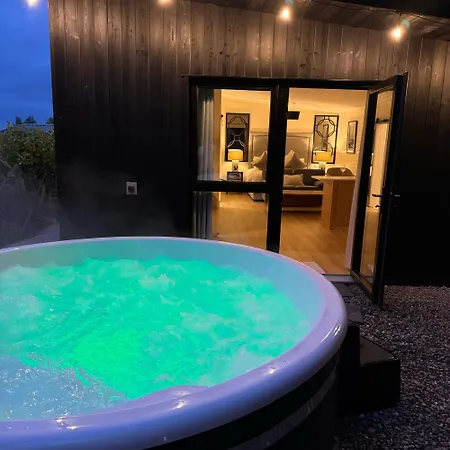 Alpesi faház Luxurious Cabin With Private Hot Tub